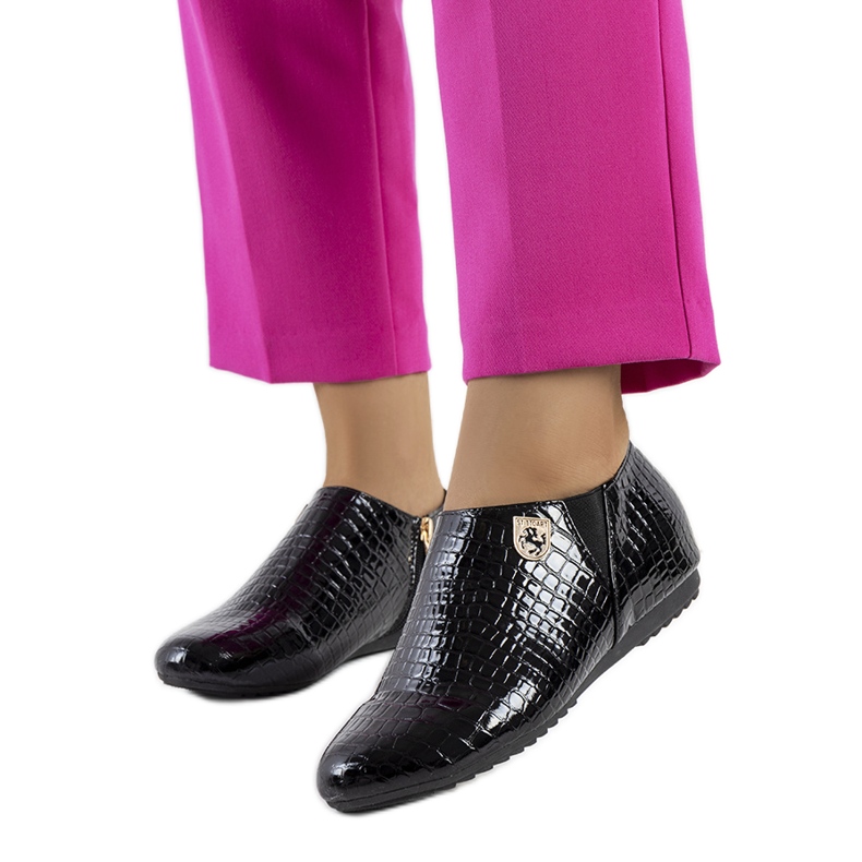 Fekete lakkozott Nelec cipő