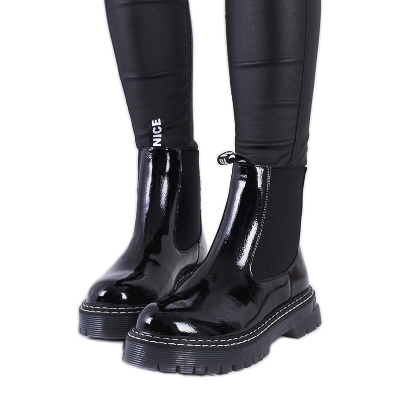 Fekete lakkozott Chelsea csizma a Vido-tól