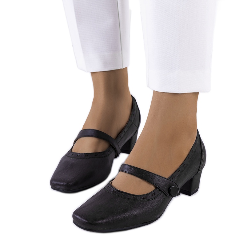 Sötétbarna pumpák Cilka pánttal