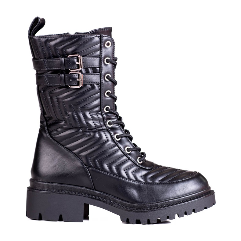 Női munkások stílusos Shelovet foltvarrással fekete