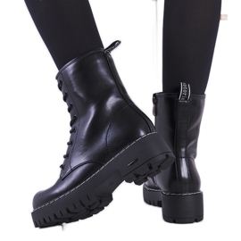 Fekete csizma fehér cérnával Rebeca