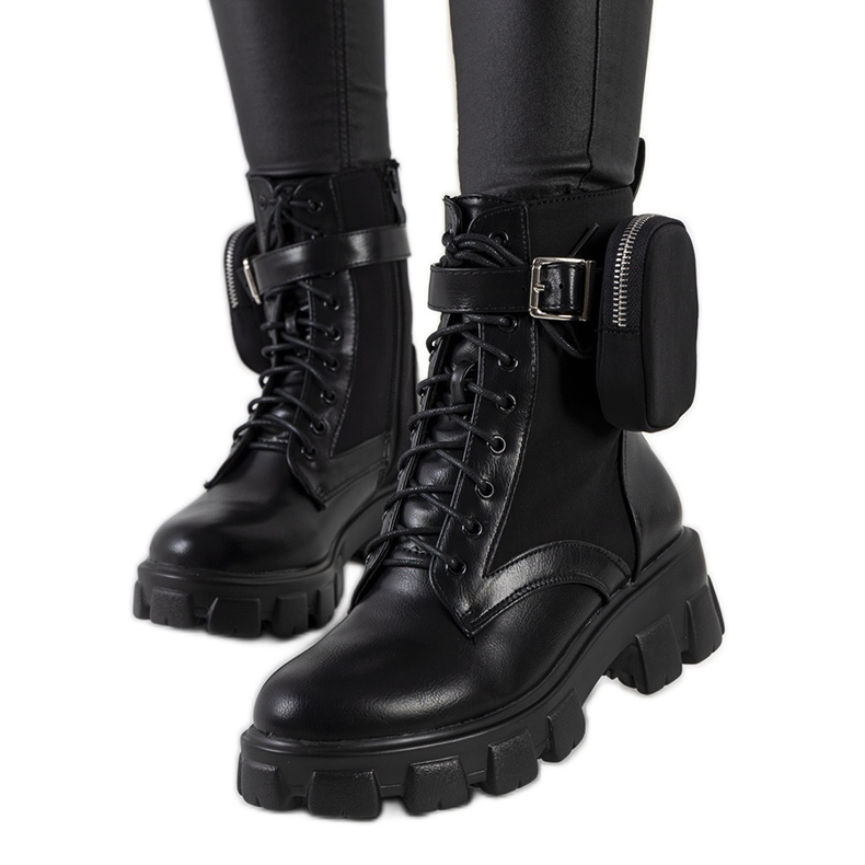 Adamson fekete csizma tasakkal Adamson fekete csizma tasakkal