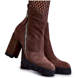 Divatos velúr csizma magas sarkon Laura Messi 2509 barna