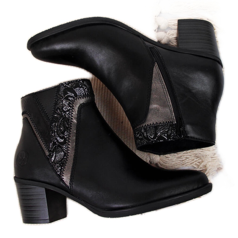 Női bőrcsizma a posztófekete Rieker Y2063-00-on