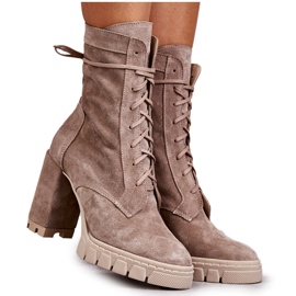 PA2 Női velúr csizma a bézs Edna platformon