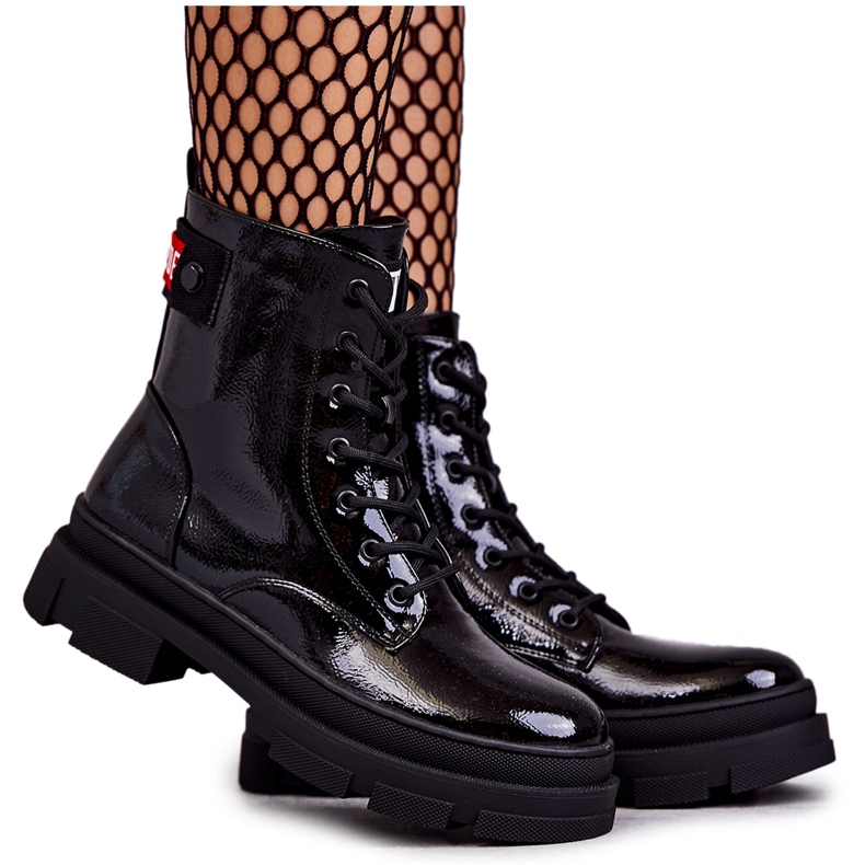 S.Barski Női lakkozott csizma, fűzős munkás fekete Conny