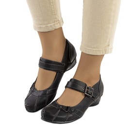 Fekete szivattyúk Gomez övvel rögzítve