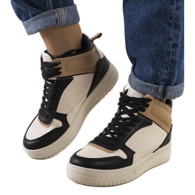 Adite fekete tornacipő Adite fekete tornacipő