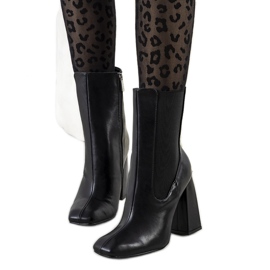 Fekete csizma stabil Viridia posztról