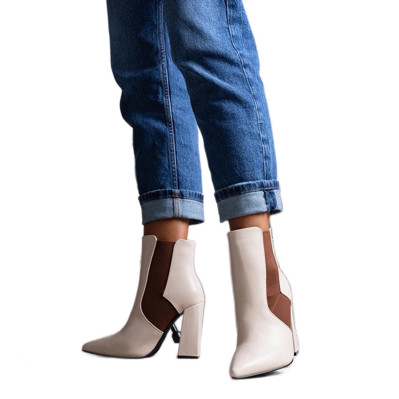 Bézs Chelsea csizma a Hamilt poszton