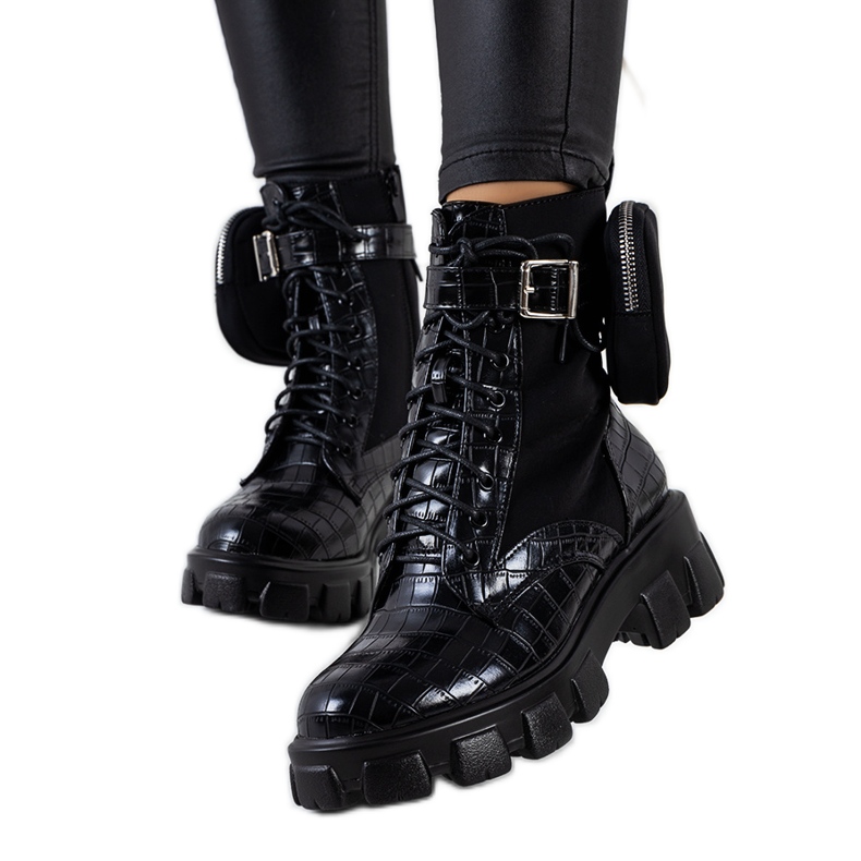 BM Adamson fekete csizma tasakkal