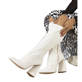 Krémes magassarkú Teles csizma sokszínű