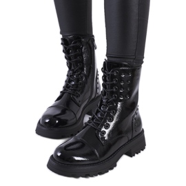 Fekete polperro lakkozott trapperek