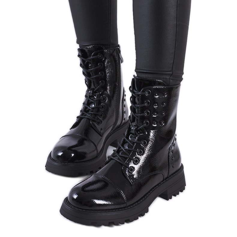 Fekete polperro lakkozott trapperek