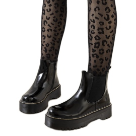 Fekete csizma magas Esilal platformon Fekete csizma magas Esilal platformon