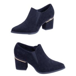 Brenda fekete magassarkú