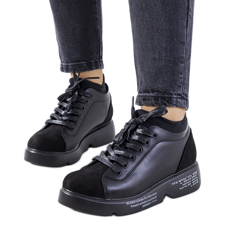 Fekete magas sarkú tornacipő az Ambly-tól