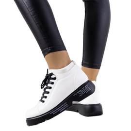 Magas sarkú fehér tornacipő az Ambly-tól Magas sarkú fehér tornacipő az Ambly-tól