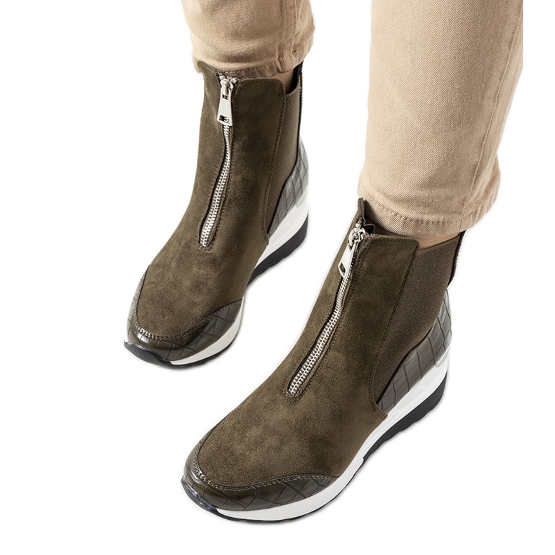 Zöld tornacipő a Triaca éken