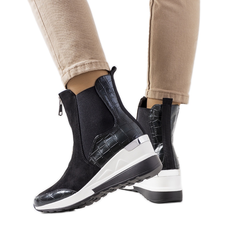 PA1 Fekete tornacipő a Triaca éken