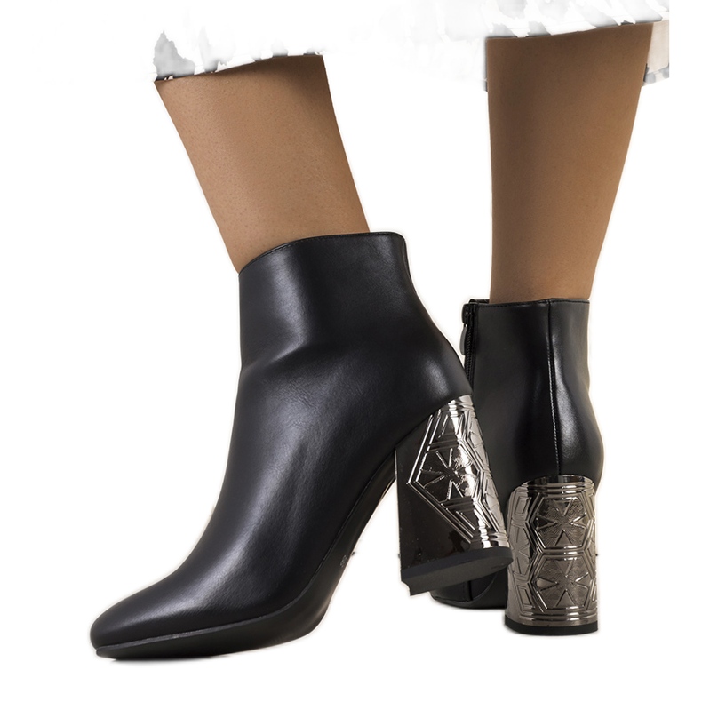 Fekete csizma dekoratív Mirim sarokkal Fekete csizma dekoratív Mirim sarokkal