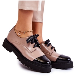 Lakkozott fűzős cipő Laura Messi 2441 bézs barna Lakkozott fűzős cipő Laura Messi 2441 bézs barna