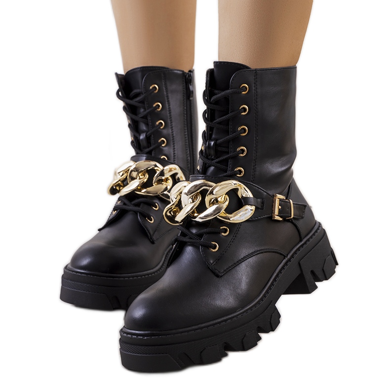 Fekete bokacsizma Laboy lánccal