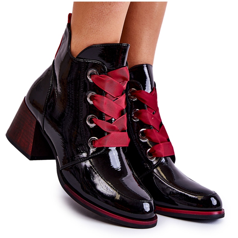 Vinceza Lakkozott meleg fűzős csizma, fekete tove