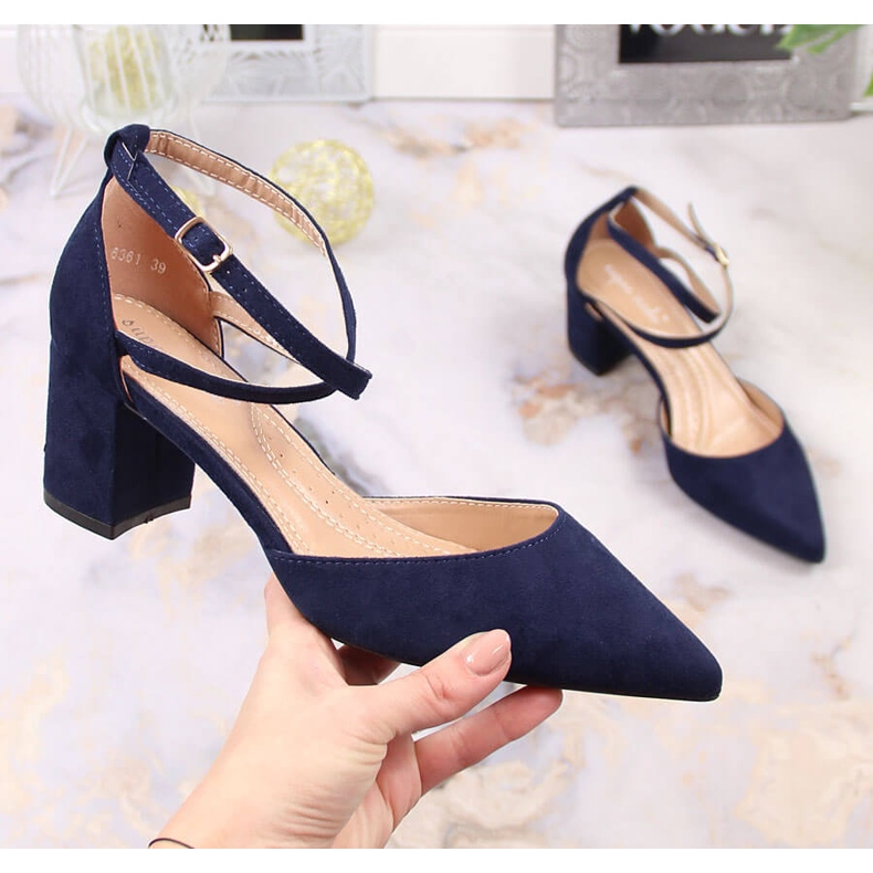 T.Sokolski Női velúr pumpák hegyes sarokkal, sötétkék