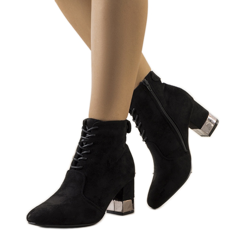 PA1 Fekete csizma a veranói poszton