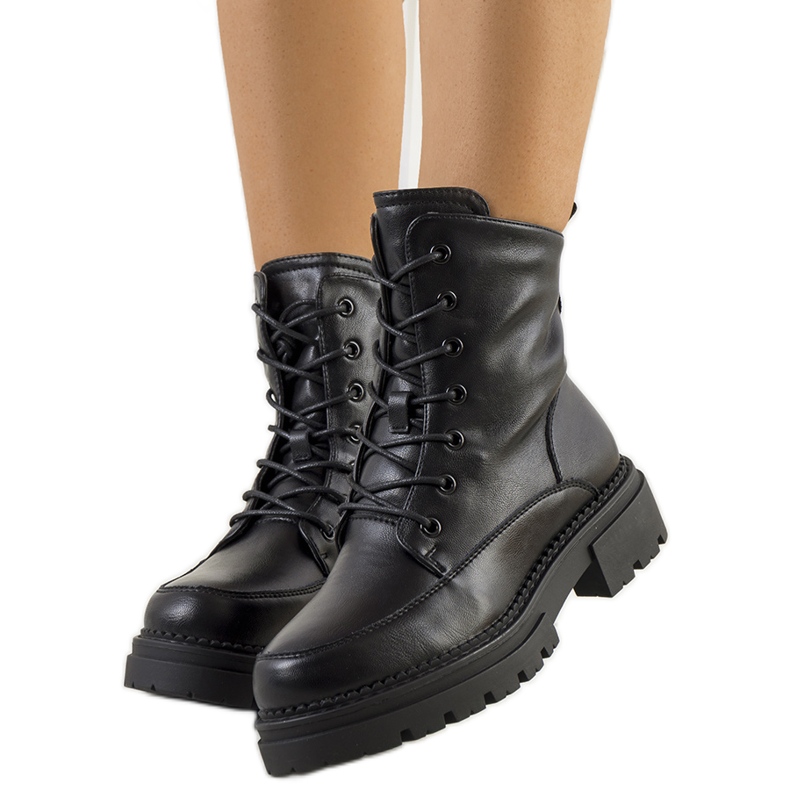 Calder fekete csapdái