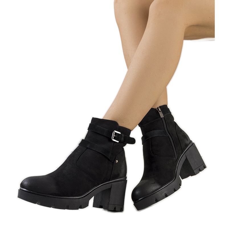 Fekete csizma Lamaris traktor talpán Fekete csizma Lamaris traktor talpán