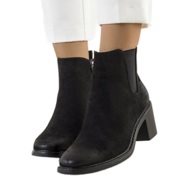 PA1 Fekete Luiza magas sarkú csizma