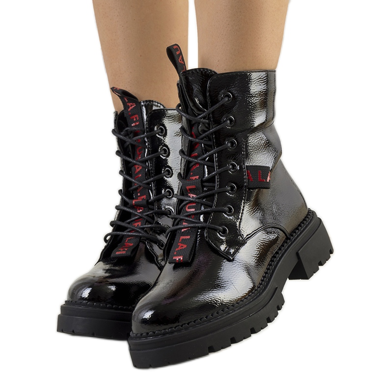 PA1 Fekete lakkozott csizma a Casies márkától