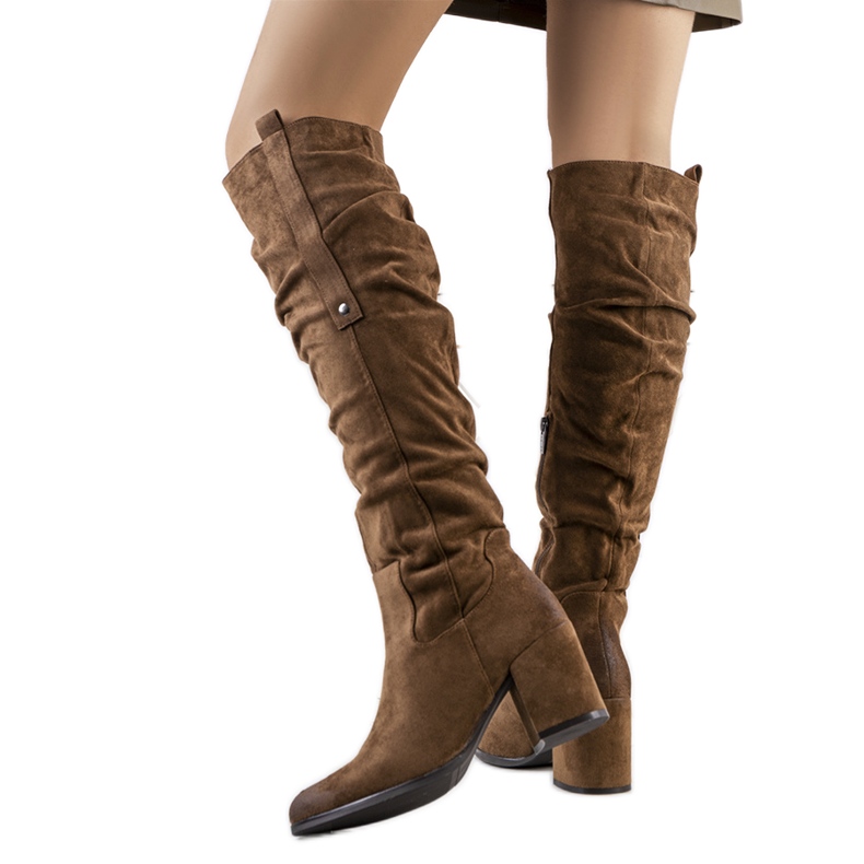 Barna velúr magas sarkú csizma a Neve márkától