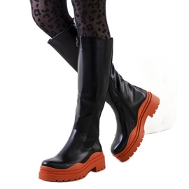 PA1 Fekete csizma színes Pura talpon