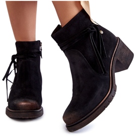 Női velúr cipők Maciejka 05720-01 fekete