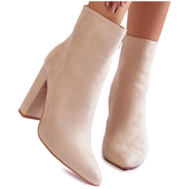 Elegáns velúr csizma bézs ettany poszton Elegáns velúr csizma bézs ettany poszton