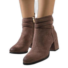 PA1 Barna bokacsizma a Fletcher poszton