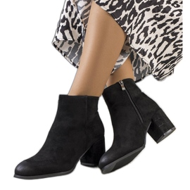 Fekete bokacsizma a Silas poszton Fekete bokacsizma a Silas poszton