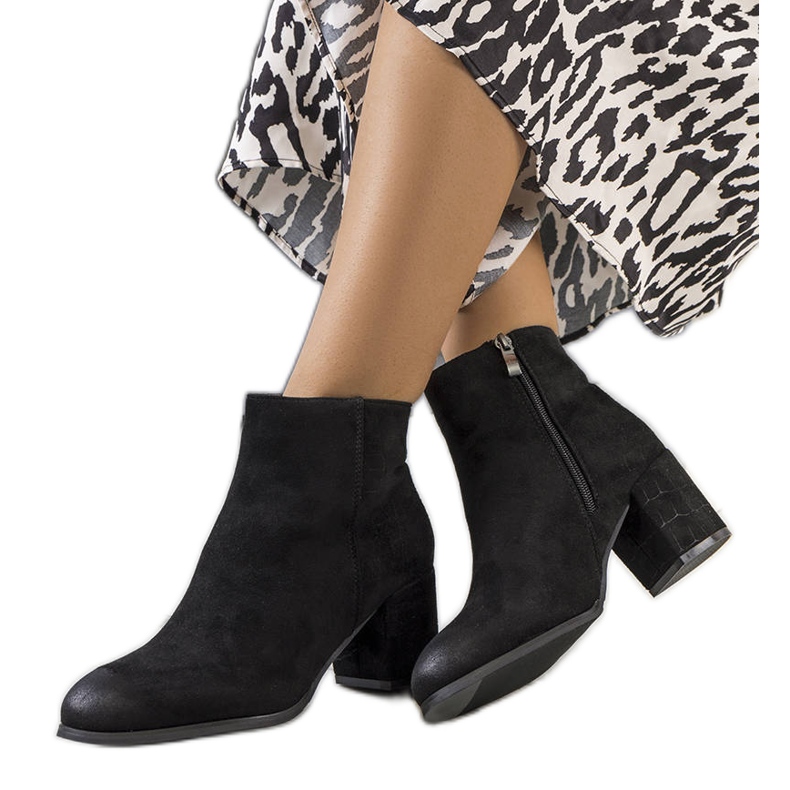 Fekete bokacsizma a Silas poszton