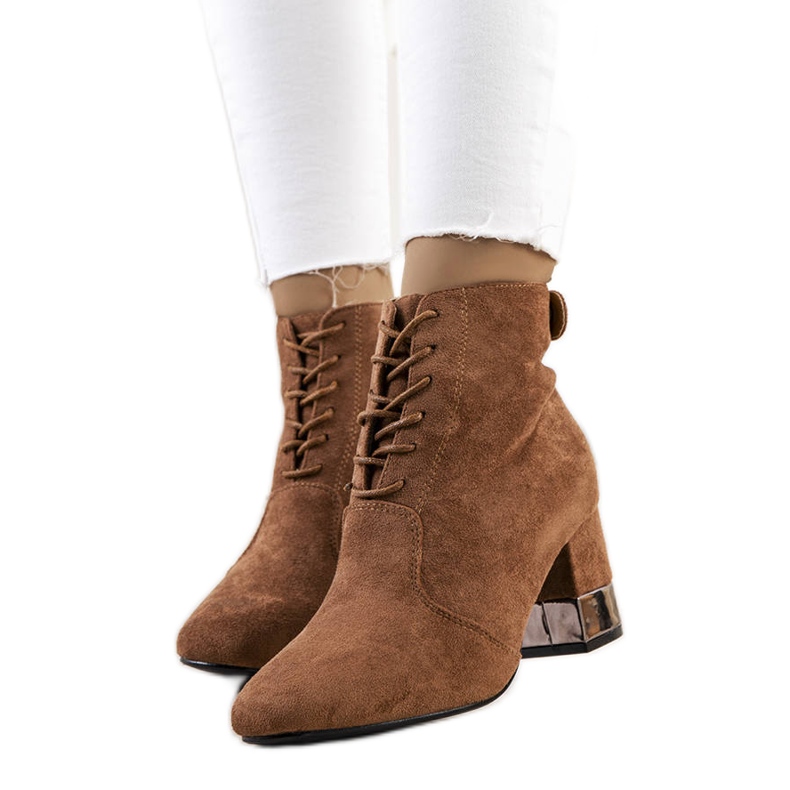 BM Barna csizma a veranói poszton