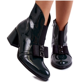 PA2 Lakkozott csizma magassarkún, dekoratív zöld hallie masnival PA2 Lakkozott csizma magassarkún, dekoratív zöld hallie masnival