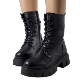 BM Fekete csizma masszív Darius talpon