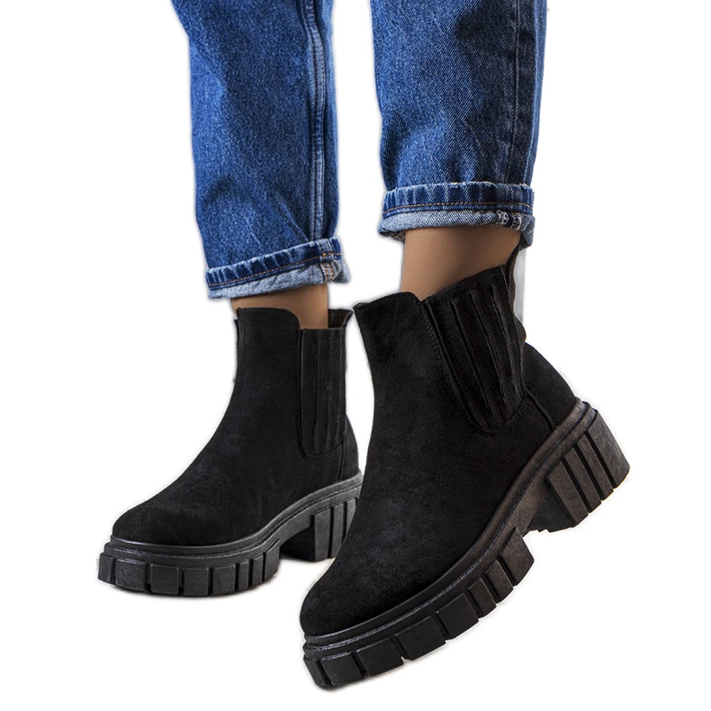 Fekete szigetelt csizma a Leiva márkától