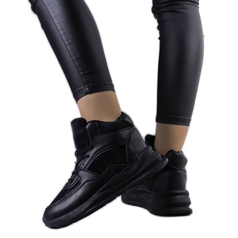 BM Fekete szigetelt tornacipő a Malverntől