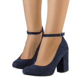 Sötétkék pumpák övvel a Norrie-től Sötétkék pumpák övvel a Norrie-től