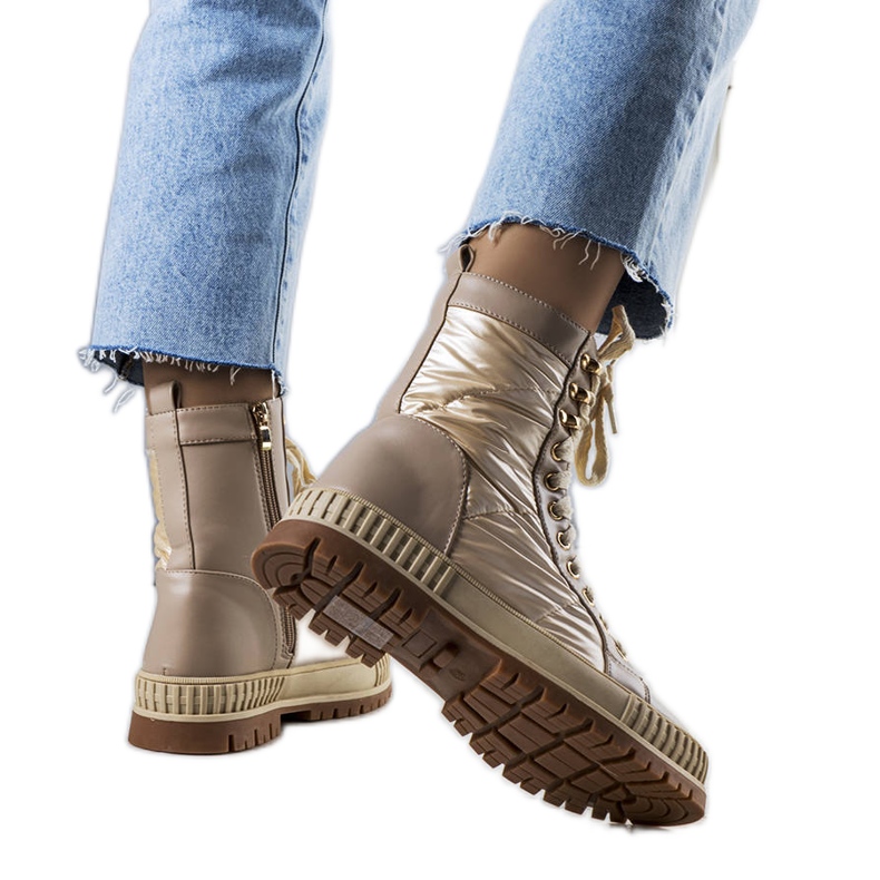 Bézs színű hőszigetelt csizma a Haminától Bézs színű hőszigetelt csizma a Haminától