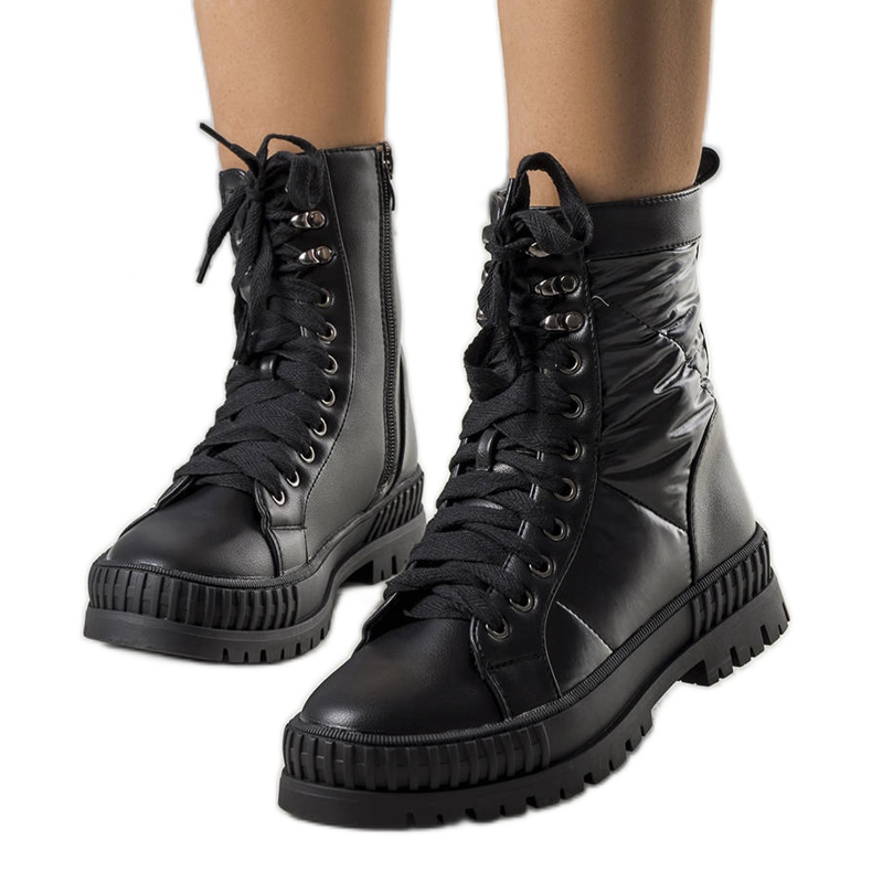 Fekete szigetelt csizma a Haminától