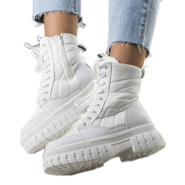 BM Fehér hőszigetelt hócsizma az Arinna márkától